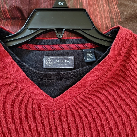 Arrow Men's V-Neck Sweater in Red with Black Stripe - Picture 2 of 4